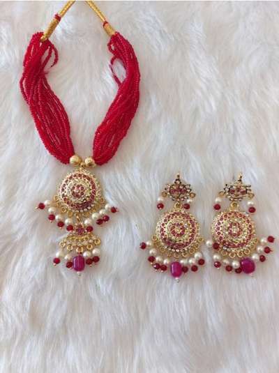 trandy rajputi jewllery set
Name: trandy rajputi jewllery set
Base Metal: Brass
Plating: Gold Plated
Stone Type: Artificial Stones
Sizing: Adjustable
Type: Necklace
Net Quantity (N): 1
Sizes:Free Size
Country of Origin: India