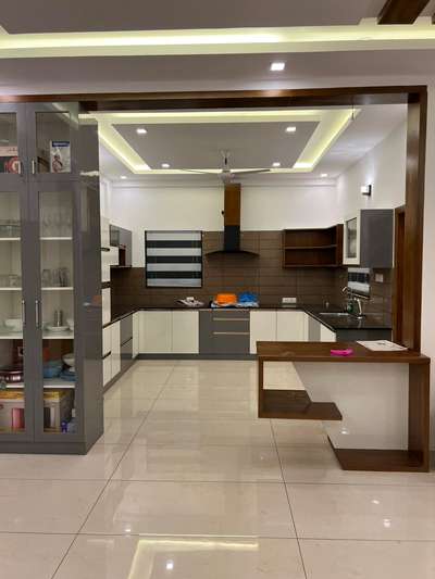 #KitchenIdeas #ModularKitchen #LargeKitchen #KitchenRenovation #LargeKitchen #KitchenTiles  #modularkitchenkerala