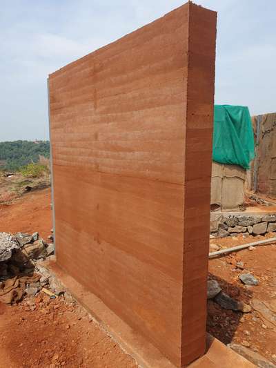 Rammed Earth Wall

#ecofriendly #mudwall #natural #eartharchitecture #greenbuilding #architecture #breathingwall #coolhouse