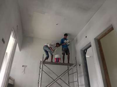 on going putty work at Kalady

#painting
#homeinteriordesign #LivingRoomPainting #LivingroomTexturePainting