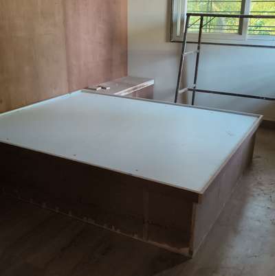 hydraulic bed with cussan
