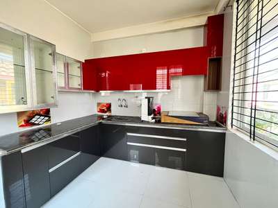 #ClosedKitchen #KitchenIdeas #LargeKitchen #KitchenCabinet