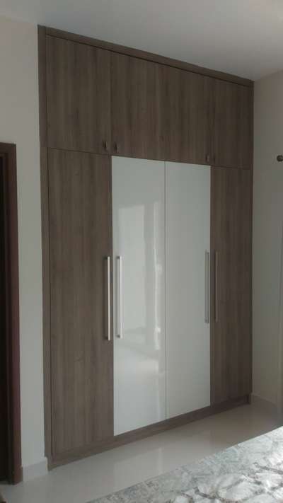 *Modular Wardrobe*
Modular wardrobes in 303 ply with laminate