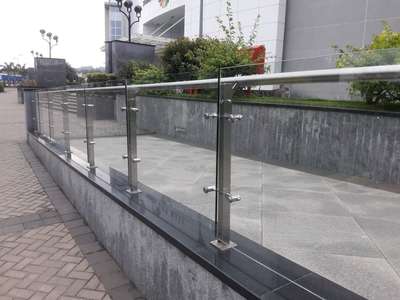 stainlessteel balasturd with glass handrail
