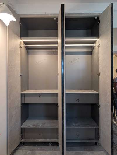 Where style meets smart storage.
A wardrobe designed to keep every detail elegant, organized, and timeless. 🤍
#WardrobeDesign #LuxuryInteriors #ModernWardrobe #InteriorDesign #ElitespaceDesign