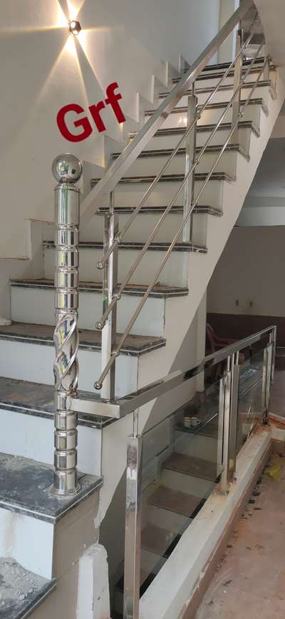 #ssgrill  #stainlesssteelworks  #bhopal #kolopost  #StainlessSteelBalconyRailing  #glassstairrailing