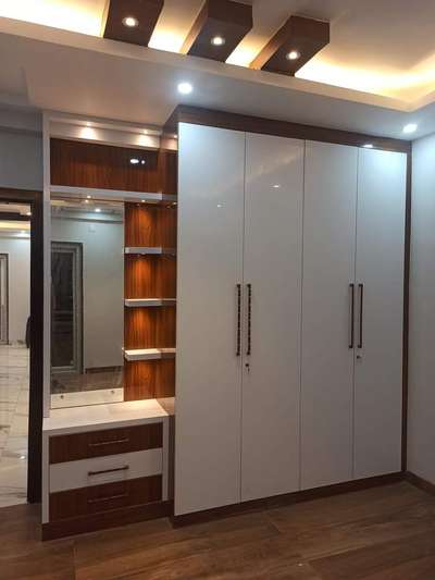Aly home interior contractor 🤝🏻
+917351680138 

 #almirahdesign  #Almirah  #wodrobe  #homeinteriordesign  #WoodenAlmira  #DressingTable #NEW_PATTERN  #almirahdesign