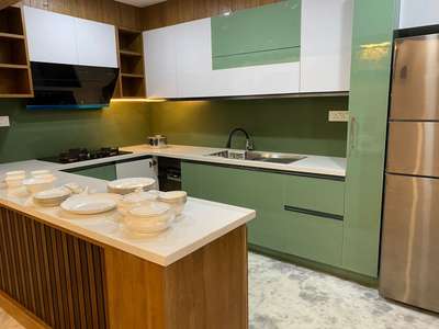 Open Kitchen, White Counter top 
premium interior 

 #OpenKitchnen  #premiumhouse interior  #premiumkitchen  #edonbuilders  #kozhikode  #calicut