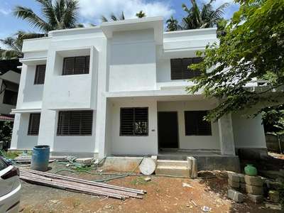 House for sale 
Thrissur near amala hospital 1.5 km distance.
 4bhk 2050 sq.ft
