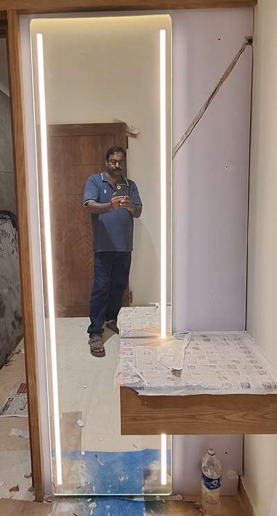 front lighted dressing mirror ,site paleri