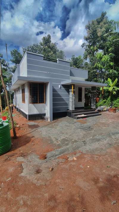 completed budget home @vallicode ❤️
700 sqft ൽ പത്തനംതിട്ട ജില്ലയിലെ വള്ളിക്കോട് പഞ്ചായത്തിൽ മണിയമ്മയ്ക്ക് വേണ്ടി നിർമിച്ച ബഡ്ജറ്റ് ഫ്രണ്ട്‌ലി വീടാണിത് ഇതിന്റെ കൂടുതൽ ഡീറ്റെയിൽസ്... അറിയണ്ടവർക്ക് കമന്റ്‌ ബോക്സിലോ ഇൻബോക്സിലോ ബന്ധപെടടാവുന്നതാണ്.  Thank you ❤️
Specifications - 2Bedroom,living hall,kitchen, work area, chimmini,1attached toilet, 1 common toilet, sit out.
.
#keralahomes #kerala #architecture #keralahomedesign #interiordesign #homedecor #home #homesweethome #interior #keralaarchitecture #interiordesigner #homedesign #keralahomeplanners #homedesignideas #homedecoration #keralainteriordesign #homes #architect #archdaily #ddesign #homestyling #traditional #keralahome #freekeralahomeplans #homeplans #keralahouse #exteriordesign #architecturedesign #ddrawing #ddesigner