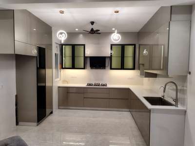 kitchen interior
. 
. 
. 
. 
. 
 #LShapeKitchen  #ModularKitchen  #Modularfurniture  #LivingroomDesigns #KitchenInterior #interiordesigners #ElevationHome #newdesigns #Carpenter #interior #LargeKitchen #trendingkitche #ghaziabadinterior #topinteriordesigners