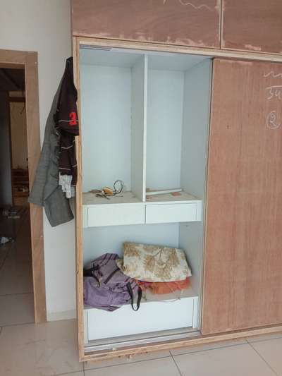 sallding wardrobe