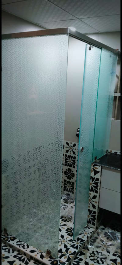 corner shower enclosure 🚿 #glass #enclosure #trendig #viral #noida #DelhiGhaziabadNoida #noidaconstruction #interiordesigers #Toughened_Glass #noidaextension
