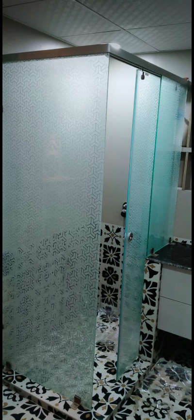 corner shower enclosure 🚿 #glass #enclosure #trendig #viral #noida #DelhiGhaziabadNoida #noidaconstruction #interiordesigers #Toughened_Glass #noidaextension