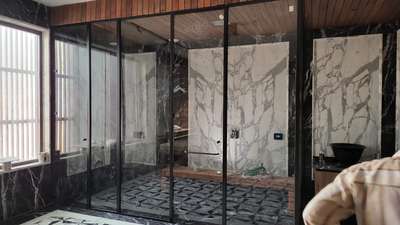 shower partition with
black profile