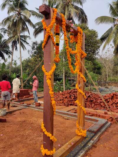 muthuvara site

#Thrissur #KeralaStyleHouse  #geohabbuilders #homecostruction