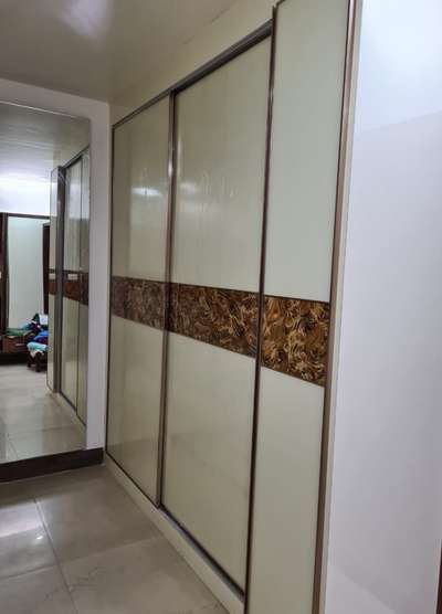 lacquerd glass sliding wardrobe.