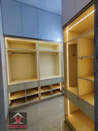 Wardrobe with profile light
 #WardrobeIdeas  #WardrobeDesigns  #WalkInWardrobe  #CustomizedWardrobe  #wardrobes  #Almirah  #almirahdesign  #woodenAlmirah