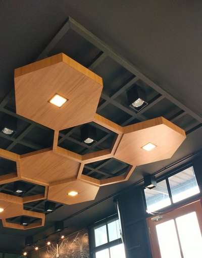 HEXAGON : Commercial Ceiling : Design Reference 
.
.
 #FalseCeiling  #ceilinglight #commercialinteriors #HomeDecor