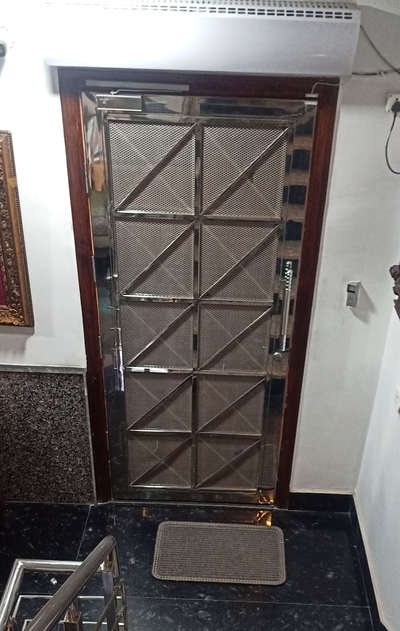 Stainless Steel safety door for flats/homes with mosquito nets.
#StainlessSteelfurniture #Steeldoor #mosquito_mesh #safetydoor #latestdesign #steelfabrication