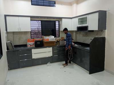 moduer kitchen....
tandam..work 
pratfomm..