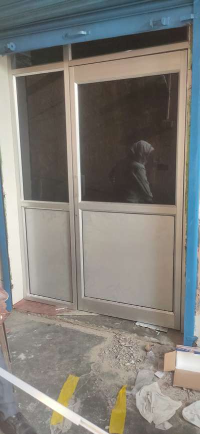 dukaan front partition and door