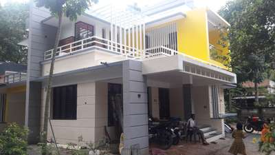 കായംകുളം എരുവ   2400 sq feet  ൽ പണിത വീട് mob no   9562620915