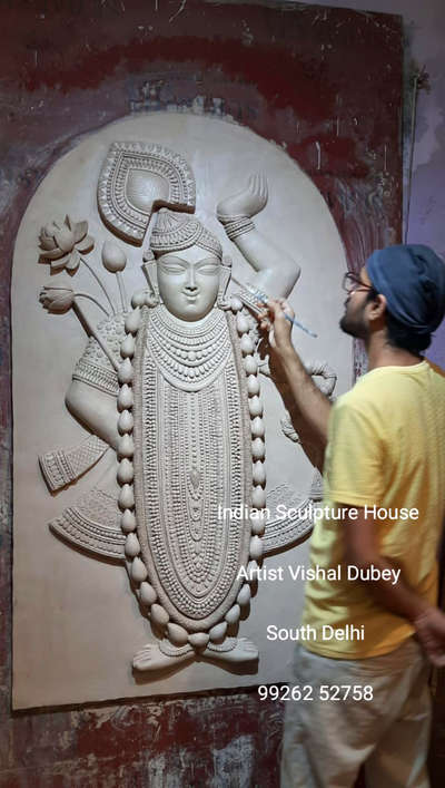 बाल कृष्ण देवता श्रीनाथजी
Shrinathji 5'/ 3 feet 
Artist Vishal Dubey 
South Delhi 
 #shrinath  #KRISHNA 
 #muralsculpture 
#Indiansculpturehouse 
 #vishaldubey  #iskcon