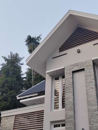 Colonial Modern residence 
#KeralaStyleHouse  #modernhouses #TraditionalHouse #khd