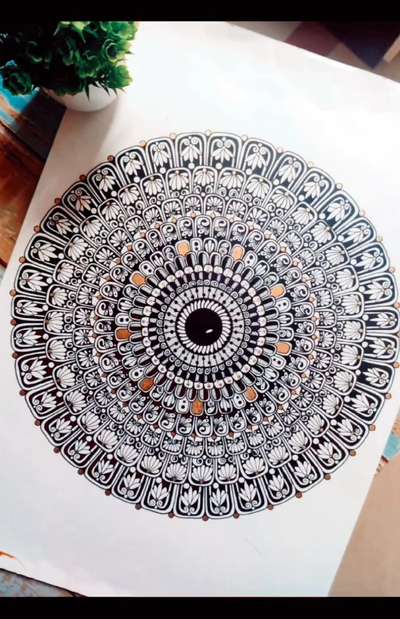 Mandala wall art..
Customized artwork are also done.
#wallart #walldecor #handmadeart #artwork #artindia #interiordecor #interiorpainting #interioraesthetics #mandala #patterns #homedecor #intricateart #pallettenpatternbyshefy