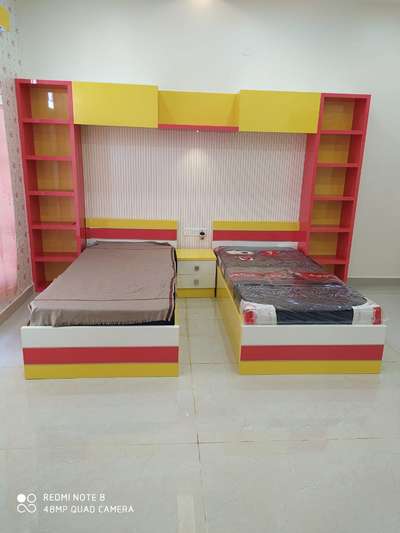 kids cot open display