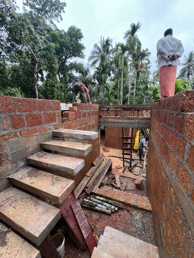 Cantilevered staircase 
 #StaircaseDesigns  #StaircaseDecors  #StaircaseIdeas #homedesignkerala #HomeDecor #InteriorDesigner #Architectural&nterior #kerala_architecture #architecturedesigners #kannurhome #kannurarchitects