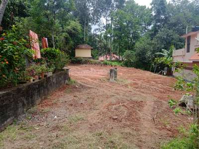 തിരുവനന്തപുരം ജില്ലയിൽ മലയിൻകീഴ് ജംഗ്ഷനിൽ നിന്നും 1.5 km മാറി കോവിൽവിളയിൽ ഈ കാണുന്ന 20 സെന്റ്
കരഭൂമി വില്പനക്ക്. 5/10 സെന്റ് പ്ലോട്ടുകൾ ആയും കൊടുക്കപെടും. 407 ലോറി സൈറ്റ്. പ്രോപ്പർട്ടിക്ക് 1.5 km ചുറ്റളവിൽ സ്കൂൾ, കോളേജ്, ആരാധനലയങ്ങൾ, ബാങ്ക്, മാർക്കെറ്റ്, പോലിസ് സ്റ്റേഷൻ മുതലായ എല്ലാവിധ സൗകര്യങ്ങളും ലഭ്യമാണ്. പ്രതീക്ഷിക്കുന്ന വില സെന്റിന് 2.50 ലക്ഷം.. കുറയുന്നതാണ്. താല്പര്യം ഉള്ളവർ വാട്സാപ്പിൽ ബന്ധപെടുക : 9995102754 #trivandrum@ #trivandrumhomes #realestateagent