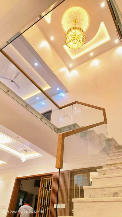 #12mmtuoghnedglass  #InteriorDesigner  #GlassBalconyRailing  #GlassHandRailStaircase