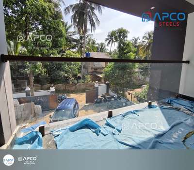 GLASS AND ALUMINUM BALCONY HANDRAIL

www.apcosteels.com 



 #handrail #GlassBalconyRailing