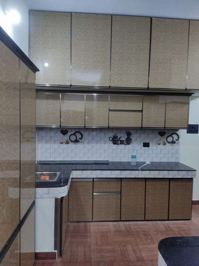 #AltarDesign #aluminiumprofilewhitecoatkitchen #aluminiumwork #KitchenCabinet #ModularKitchen ഹാൻഡിൽ പ്രൊഫൈൽ with ഹൈലം ഷീറ്റ് കിച്ചൻ ഡിസൈൻ