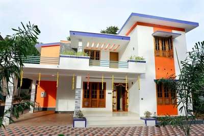#KeralaStyleHouse #keralahomeinterior #HouseDesigns #houseinterior #exteriordesigns #new_home #Residentialprojects #HomeDecor #keralahomeplans