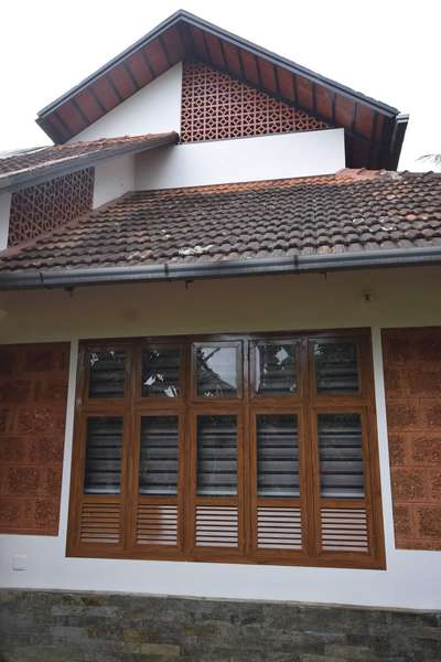 Residence at Niravilpuzha - Wayanad

#terracotta #exposedlaterite  #keralaarchitecture #keralatraditional #greenbuilding #jaali #naturalbuilding #ecofriendly #trussroof #reuse