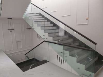 Glass handrail