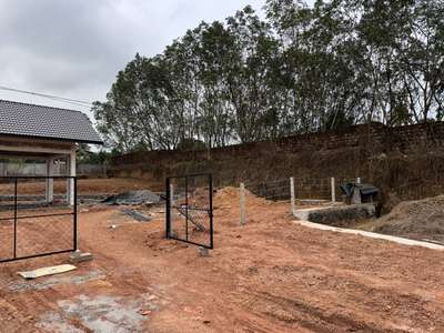 Just completed a temporary barbed wire fencing installation at a residential construction site. Ensuring site security and preventing unauthorized access is essential, especially in high-activity zones. Our durable barbed wire fencing provides a reliable barrier, giving you peace of mind until the project is complete.