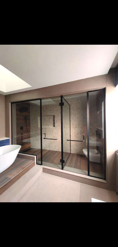 Bathroom glass partition