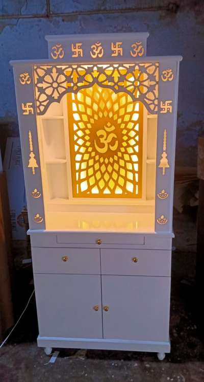 Wooden temple with PU polish