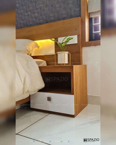 Newly finished Bedroom.
@ Mahe.
 #InteriorDesigner #Architectural&Interior #interriordesign #BedroomDecor #BedroomDesigns #BedroomIdeas #BedroomCeilingDesign #LUXURY_BED #workingtable #FalseCeiling #VeneerCeling #Veneer #WardrobeIdeas #WardrobeDesigns #SlidingDoorWardrobe #inspazio