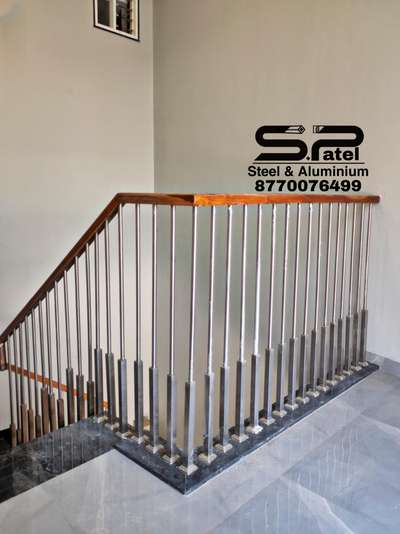 📞:-𝟴𝟳𝟳𝟬𝟬𝟳𝟲𝟰𝟵𝟵
Wooden Handrail with Matt Polished Railing
#GlassBalconyRailing 
#woodenrailing