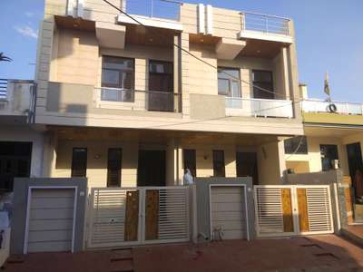 Mansrover extension patrkar colony road 3 bhk duplex villa rate 75 lakh asking
builder and building contractor 
my contact no 8741060701