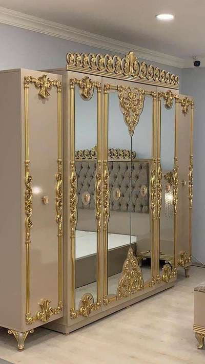 Wordrobe with some royal designs
.
.
.
#wardrobe #interior #wooden #carpenter #furniture #glazing #finishing #beautiful