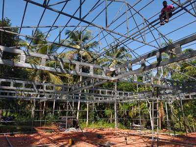 godown with floor work progressing in vailathur tirur  #traffordsheet  #godown  #metelfloor  #jkroofings  #gptubes  #framework