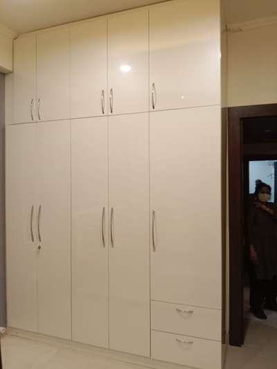 #MODULAR #WARDROBE 
#Factory made
#8feet x 10 feet 
#HDHMR #Board 
#HETTICH fitting
Total cost = 80,000