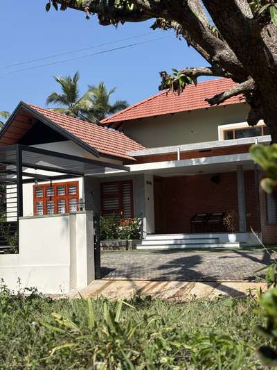 Project:residence 

Clinet:askar 

Area :2200 sqft

Location:kondotty,malappuram 

Completed year :2024